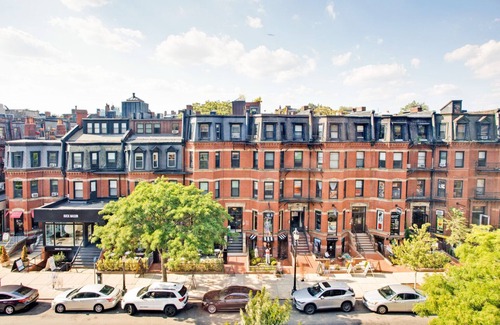 Back Bay Apartment | Charming Back Bay 1BR w/W/D, nr Copley T, by Blueground