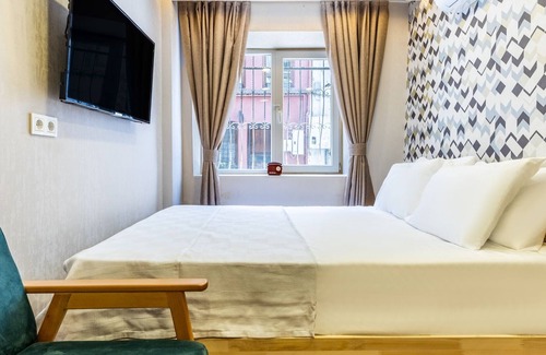 Balat Apartment | Charming Balat Haven | Idyllic Location in Balat