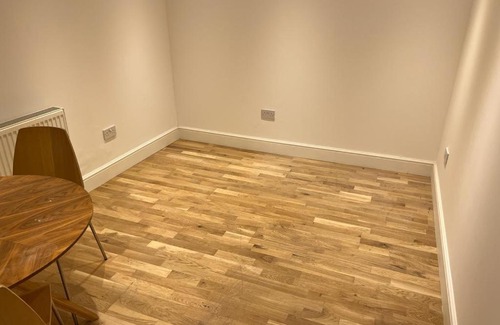 Parsons Green and Walham Apartment | Charming Basement Flat B