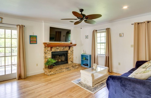 Shoreline Park Cottage | Charming Bay St Louis Cottage - 4 Mi to Casino!