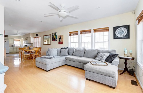 Atlantic City House | Charming Bayfront 2-bedroom townhome in Atlantic City with AMAZING VIEWS!