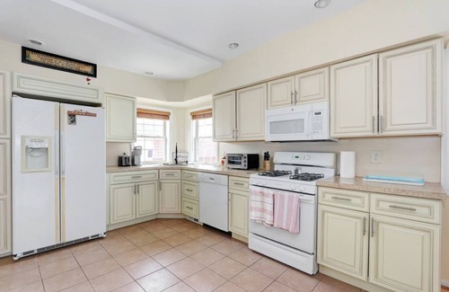 Atlantic City House | Charming Bayfront 2-bedroom townhome in Atlantic City with AMAZING VIEWS!