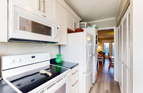 Pine Knoll Shores Condo | Charming beach condo with seasonal pool & washer/dryer - steps from the ocean