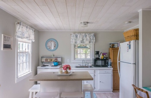 East Sandwich Cottage | Charming Beach Cottage Located on Dead End Road with Deeded Access to East Sandwich Beach
