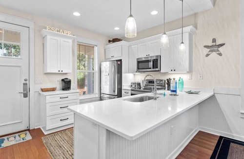 Laurel Grove House | Charming Beach Cottage w/2 GOLF CARTS! Pool, Hot Tub, Beach Tram, Near Wharf