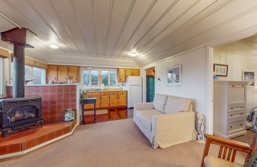 Salmon Creek House | Charming beach cottage with an ocean view, WiFi, gas fireplace, & full kitchen