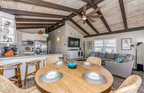 Jamaica Beach House | Charming beach house/Canal living/Grills/kayaks!