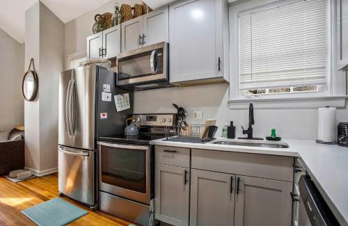 North Beach Apartment | Charming Beach House Top Floor - Walk Everywhere