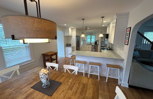 Westbrook Center House | Charming Beach House-Short walk to Private Beach