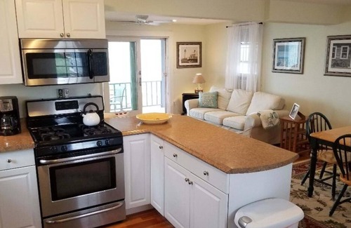 Scituate House | Charming Beachfront Cottage