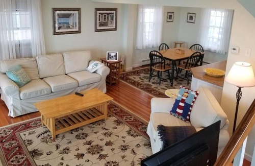 Scituate House | Charming Beachfront Cottage