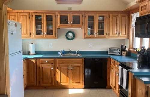 Ocean Park House | Charming beachfront cottage-private beach access and ocean views