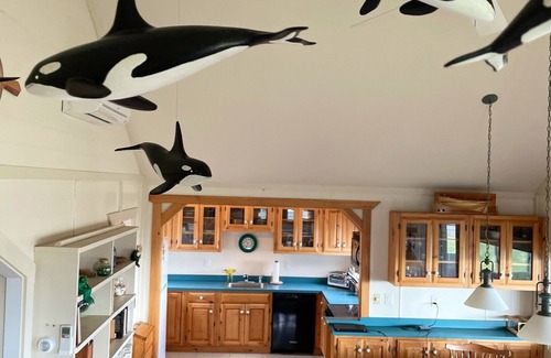 Ocean Park House | Charming beachfront cottage-private beach access and ocean views