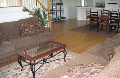 Beulah House | Charming Beachfront Vacation Home On Crystal Lake: Sept-Oct ‘25 available!