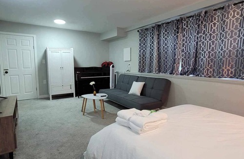 Port Coquitlam Bed & Breakfast | Charming bed & breakfast with WiFi in Port Coquitlam
