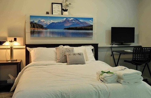 Port Coquitlam Bed & Breakfast | Charming bed & breakfast with WiFi in Port Coquitlam