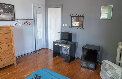 Bensonhurst Bed & Breakfast | Charming bed & breakfast in perfect Brooklyn with AC, WiFi