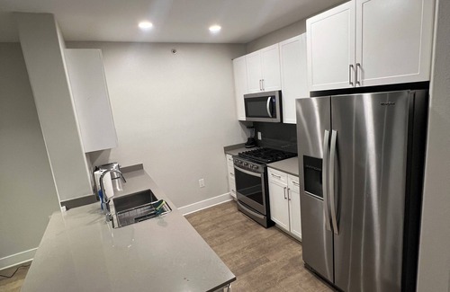 Mid-Wilshire Apartment | charming -bedroom apartment that’s very spacious in the Mid Wilshire area