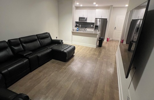 Mid-Wilshire Apartment | charming -bedroom apartment that’s very spacious in the Mid Wilshire area