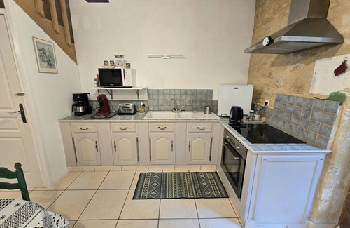Beynac-et-Cazenac Cottage | Charming Beynac home with AC and private parking