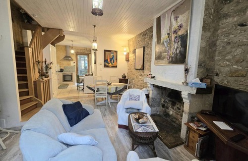 Beynac-et-Cazenac Cottage | Charming Beynac home with AC and private parking