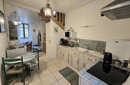 Beynac-et-Cazenac Cottage | Charming Beynac home with AC and private parking