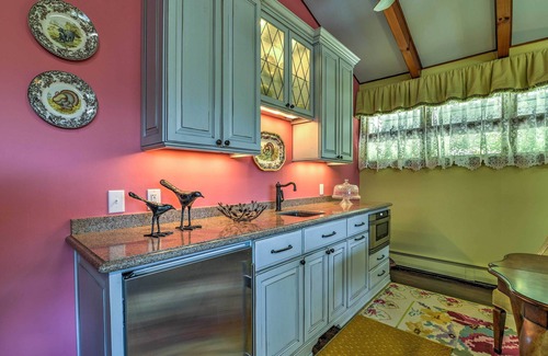 Little Switzerland Cottage | Charming Blue Ridge Cottage w/Stunning Views!