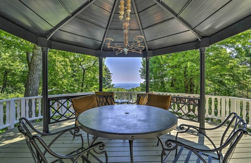 Little Switzerland Cottage | Charming Blue Ridge Cottage w/Stunning Views!