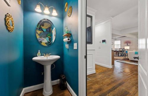 East Side House | Charming Boho Getaway -Near Downtown- Sleeps 10