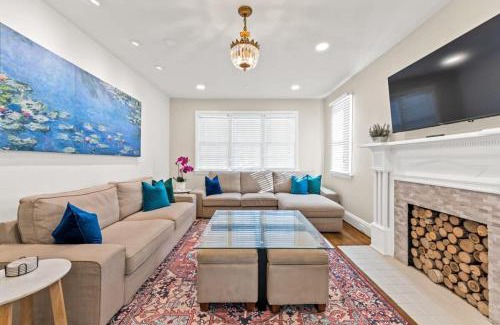 Williamstown House | Charming Brick Cottage Near Ark Sleeps 12