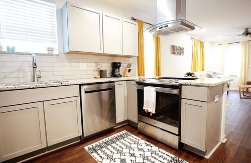North Charleston House | Charming, bright, modern home near Park Circle 🏡