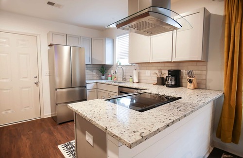 North Charleston House | Charming, bright, modern home near Park Circle 🏡