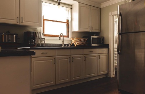 Eggertsville House | Charming Buffalo suburb home. Close to downtown and Niagara Falls