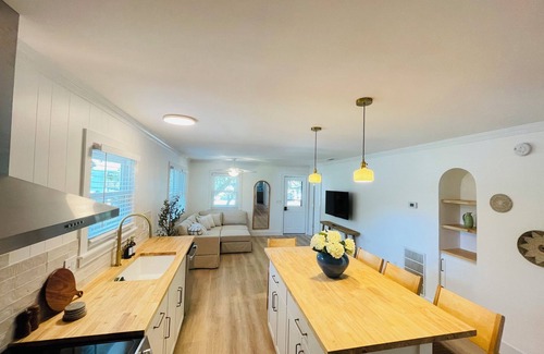 Colington House | Charming Bungalow close to the beach and bay.