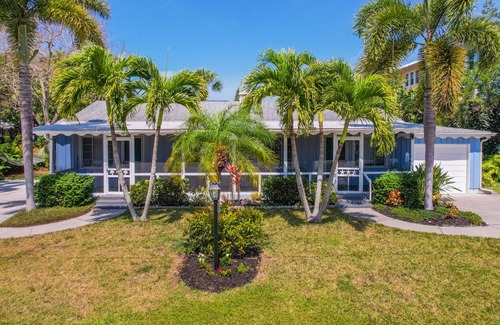 Sarasota Cottage | Charming Bungalow | Close to Beach | 2 Beds