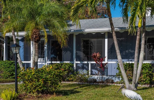 Sarasota Cottage | Charming Bungalow | Close to Beach | 2 Beds