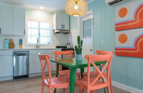 Sarasota House | Charming Bungalow | Close to Beach | 2 Beds