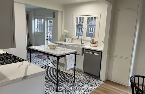 North Central House | Charming Bungalow in Pasadena 1 Bedroom 1 Bathroom with full kitchen