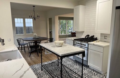 North Central House | Charming Bungalow in Pasadena 1 Bedroom 1 Bathroom with full kitchen