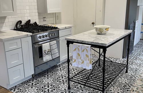 North Central House | Charming Bungalow in Pasadena 1 Bedroom 1 Bathroom with full kitchen