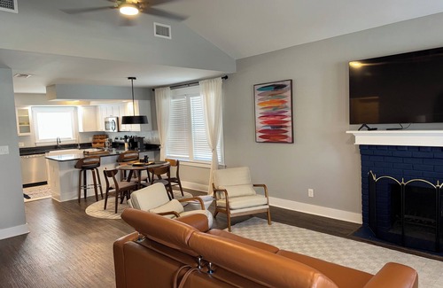 Tampa House | Charming bungalow in Tampa with king suite/WiFi/Walking distance to Stadium
