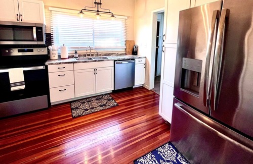 Jonesville House | Charming Bungalow in the heart of Elkin!
