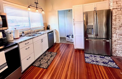 Jonesville House | Charming Bungalow in the heart of Elkin!