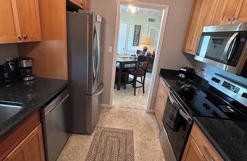 Bradenton House | Charming Bungalow in west Bradenton only minutes from Bradenton beach and IMG.