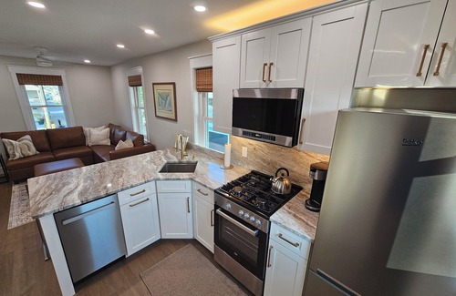 North End House | Charming bungalow in serene north Ocean City neighborhood. 6min walk to beach.