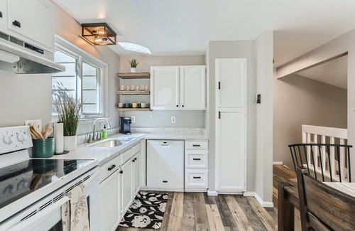 Longmont House | Charming Bungalow - Longmont- Nearby Lyons Pet Friendly fenced yard
