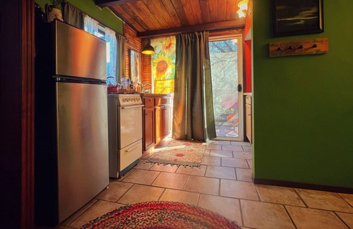 Three Rivers House | Charming bungalow with an Amazing view of Sequoia National Park in Three Rivers.
