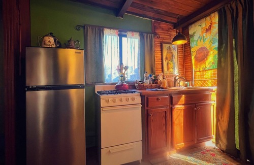 Three Rivers House | Charming bungalow with an Amazing view of Sequoia National Park in Three Rivers.