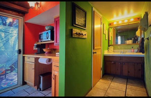 Three Rivers House | Charming bungalow with an Amazing view of Sequoia National Park in Three Rivers.