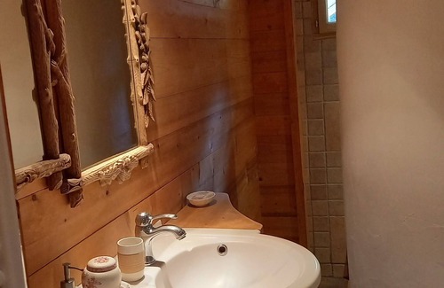 Entremont Ski Chalet | Charming chalet with fireplace 10 minutes from Grand Bornand and La Clusaz